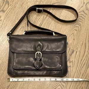 EUC VINTAGE black Wilson’s Leather shoulder/hand bag.